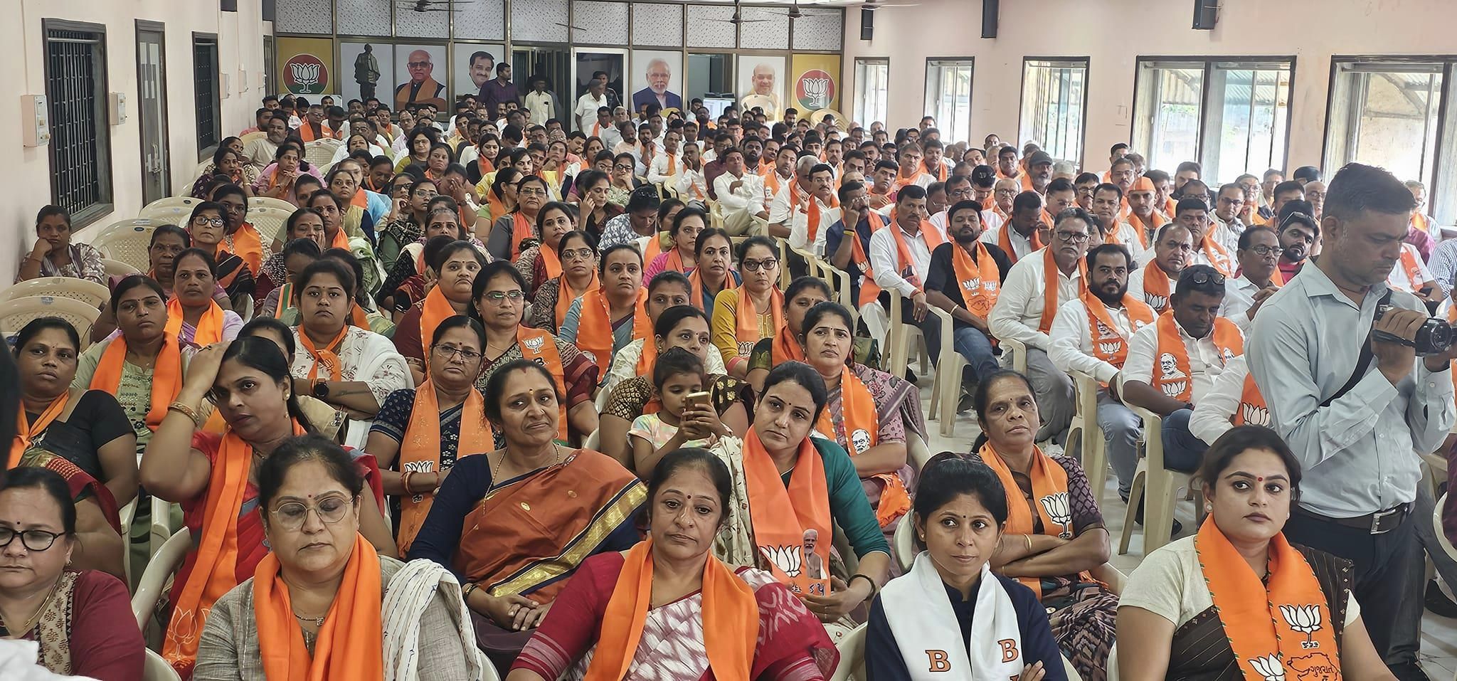 તા.૨૫/૦૬/૨૦૨૪ ના રોજ કટોકટી દિવસનો કાર્યક્રમ સુરત જીલ્લા ભાજપ મધ્યસ્થ કાર્યાલય બારડોલી ખાતે યોજાયો.